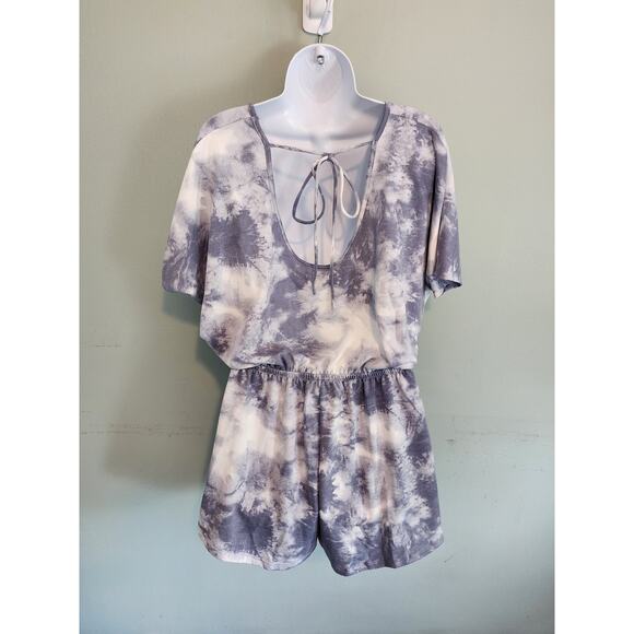 Le Lis Romper Tie-Dyed Shorts Elastic Waist Tie Back New with Tags Size Medium - Picture 3 of 10